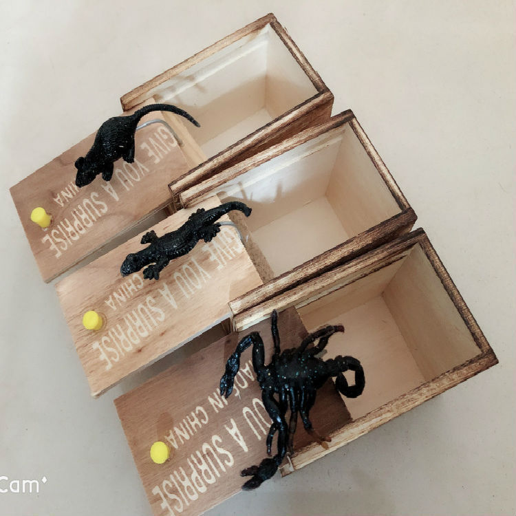 April Fools Wooden Spider Trick Box – Hilarious Gag Gift